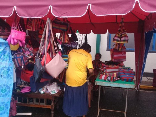 Market held by Homagama entrepreneurs at Hydramani Institute (2023-10-03)